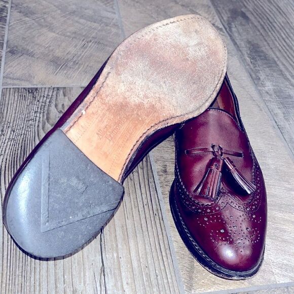 Allen Edmonds leather slipon shoes w/ tassels - Picture 4 of 4